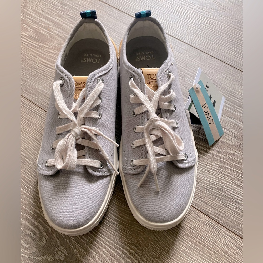 Brand New w/Tags TOMS TRVL LITE Canvas Sneakers women’s size 6 in Grey ⭐️⭐️⭐️